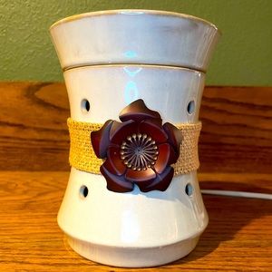 3/$18.  Roselyn Premium Scentsy Warmer
